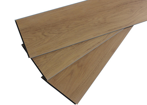 Sztywny rdzeń Laminat PVC Grubość podłogi 4-8 mm Mniej Odporny na rozszerzanie